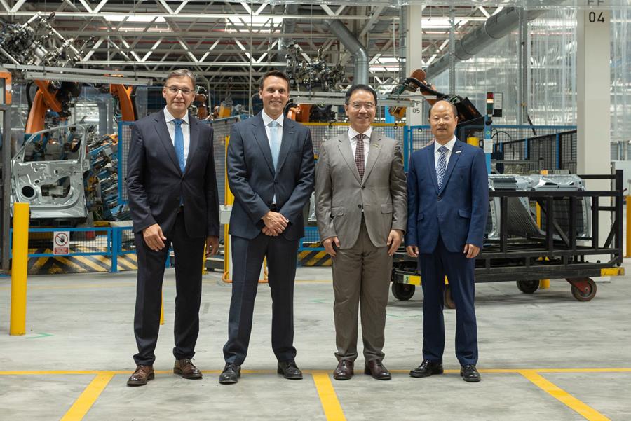 De Ford-fabriek in Valencia zal vanaf 2028 zowel nieuwe Ford-modellen als elektrische SUV's van Geely produceren