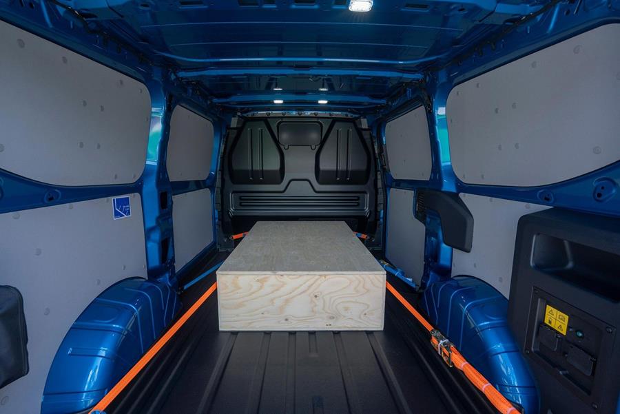 Ford E-Transit Custom 4