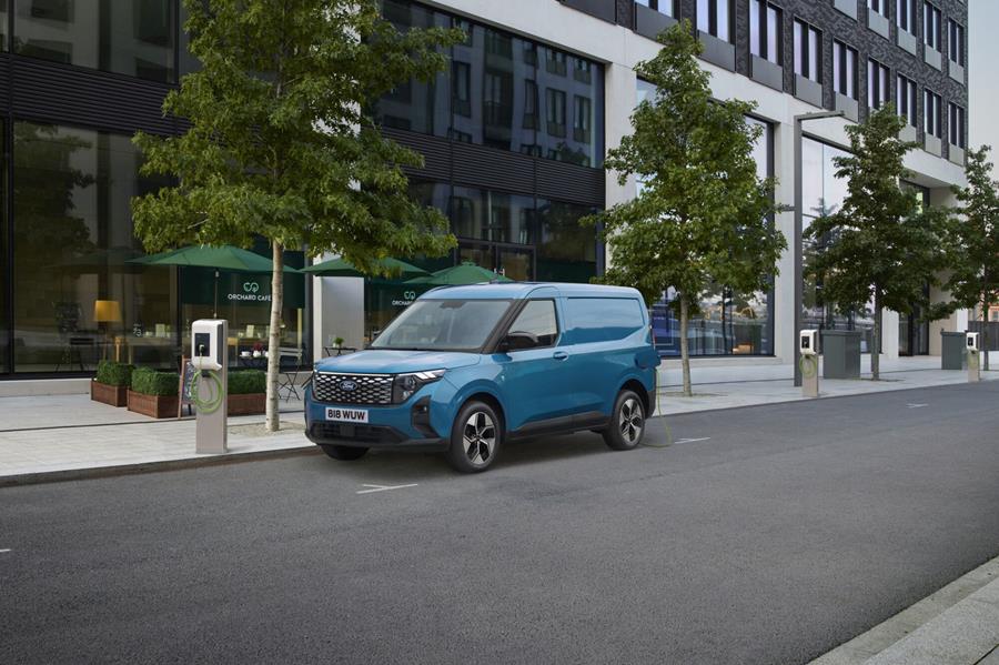 Ford E-Transit Courier 4