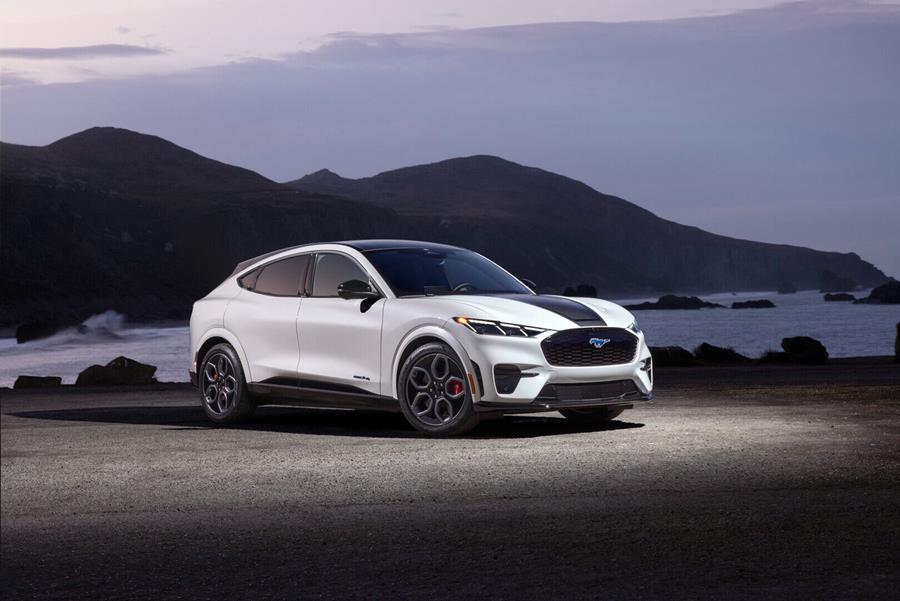 Elektrische Mustang Mach-E GT viert de Californische ziel1